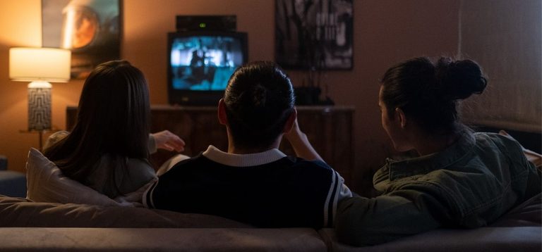 Zo organiseer je een geslaagde filmavond met vrienden bij je thuis